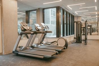 Versatile fitness centre at loop with exercise equipment and machines